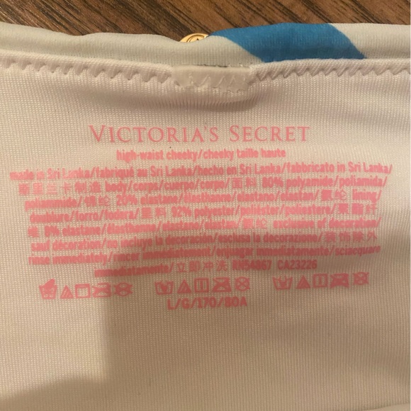 Victoria Secret cut out bikini - Picture 5 of 5